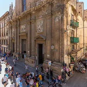 https://four-luxury-apartment.palermohotels.org